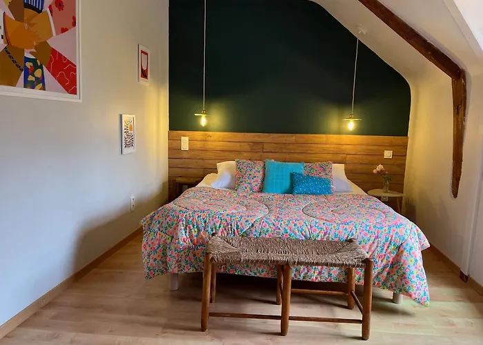 La Ville Es Renais - Ferme Et Maison D\'Hotes Insolite
